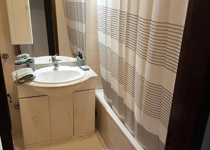 T2 Junto A Praia, Com Lencois, Toalhas, Wifi, Churrasqueira, 3ºpiso Sem Elevador *